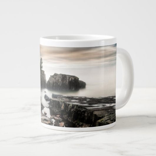 スーペリア湖の海岸|ミネソタ ジャンボコーヒーマグカップ (正面右)