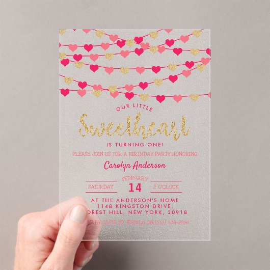 ズぶら下がったラブハートリトルスウィートアート誕生日 アクリル招待状 (インサイチュ (ポータブル))