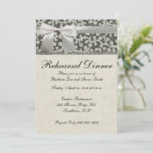 ズ結婚アンティークレースリネンホワイトクラシックかわいらし 招待状 (スタンド正面)