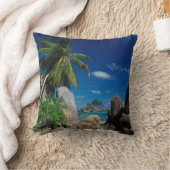 セイシェル、マヘ島、アンセロイヤルビーチ。 クッション (ブランケット)