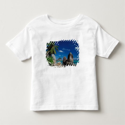 セイシェル、マヘ島、アンセロイヤルビーチ。 トドラーTシャツ (正面)