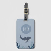 セイヨウジンベイザメのモノグラムの下にかわいいブルー ラゲッジタグ (正面縦)