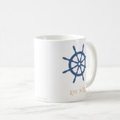 セイル遠くに航海のビーチパーソナライズされた船ヘルム コーヒーマグカップ (正面右)