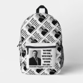 セオドア・ルーズベルトは今の場所でできることを行う プリントバックパック (正面)