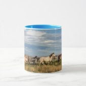 セオドア・ルーズベルト国立公園の野生の馬 マグカップ (中央)