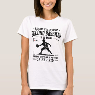 セカンドを守る優れた選手の背後には母の存在がある Tシャツ