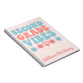 セカンドグレードバイブ – レトロ新学期ノートブック ノートブック (右側)
