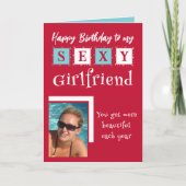 セクシーなガールフレンド追加の写真の赤い青の誕生日 カード (正面)