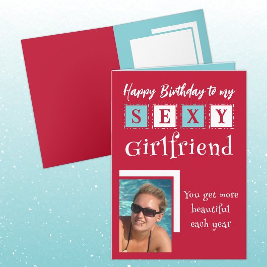 セクシーなガールフレンド追加の写真の赤い青の誕生日 カード