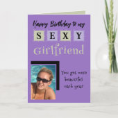 セクシーなガールフレンド追加フォトパープルグリーン誕生日 カード (正面)