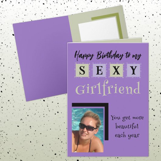 セクシーなガールフレンド追加フォトパープルグリーン誕生日 カード