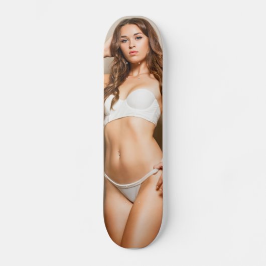 セクシーなビキニのピンナップの女の子のスケートボード スケートボード (正面)