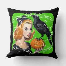 セクシーハロウィーンガールとレイヴン