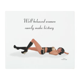 セクシーブルネットピンナップガールスリーピングメタルウォールアート メタルプリント