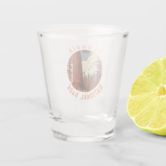 セコイアナショナルパークイラストレーション 動揺して ショットグラス (裏面)