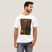 セコイア国立公園のレッドウッドの樹々 Tシャツ (正面フル)