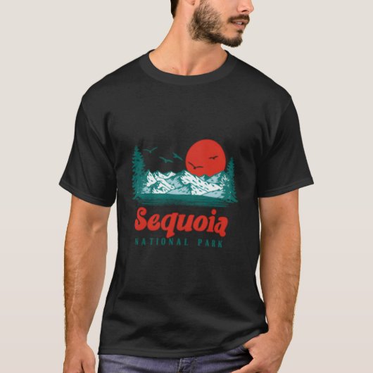 セコイア国立公園マウンテンツリーズサン Tシャツ (正面)