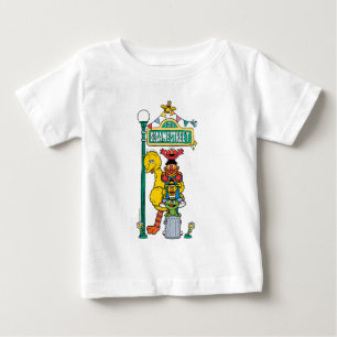 セサミストリートのキャラクターとストリートサインのベビーTシャツ ベビーTシャツ