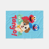 セサミストリート |エルモ&グローバーのタンゴ フリースブランケット (正面(横))