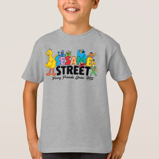セサミストリート | 1969年から続くふわふわの友達 Tシャツ (正面)