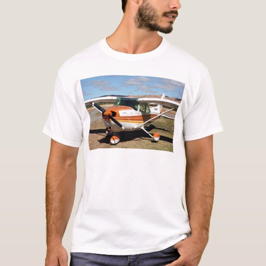 セスナの航空機 Tシャツ (正面)