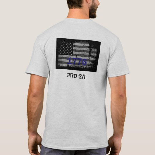 セットされる及び締められる Tシャツ (裏面)