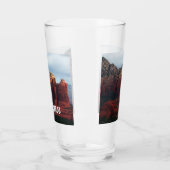 セドナのアリゾナにある曇り空のコーヒーポットロック タンブラーグラス (左)