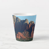 セドナのアリゾナ州コーヒーポットロックI カフェラテマグ (正面)