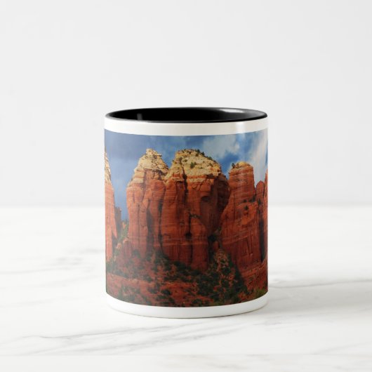 セドナのギフトのマグのコーヒーポットの石 ツートーンマグカップ (中央)