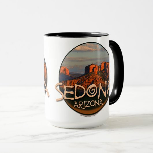 セドナアリゾナの日没のマグ マグカップ (正面右)