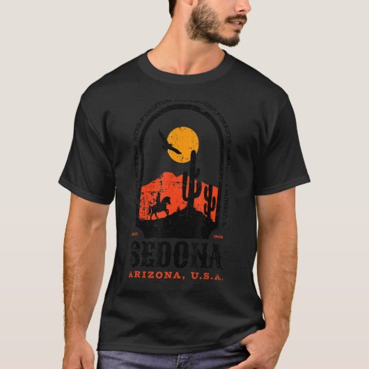 セドナアリゾナUSA風光明媚な砂漠山脈 Tシャツ (正面)