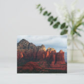 セドナ・アリゾナの曇りポットロック ポストカード (スタンド正面)