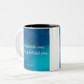 セネカ: 前を見据え、過去に躓くな ツートーンマグカップ (正面左)