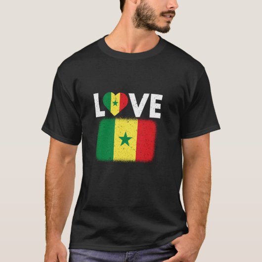 セネガル国旗動揺してを掲げたラブセネガル Tシャツ (正面)