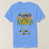 セネガル誇りを持ったのオウムの飼育員がパレンを育て誇りを持ったる Tシャツ (デザイン正面)