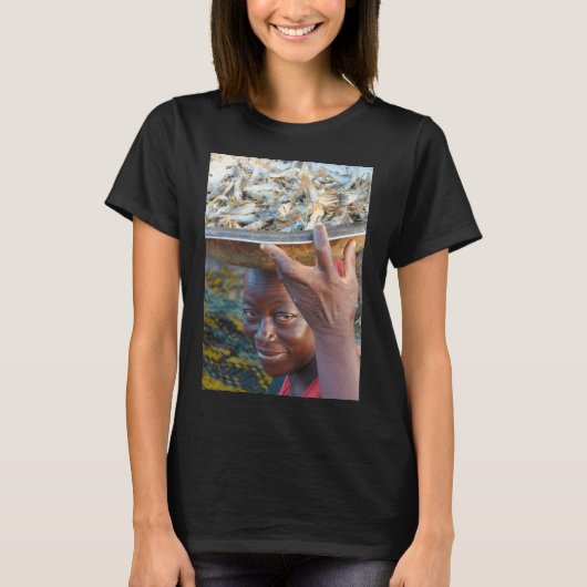 セネガル、サンルイの魚屋 Tシャツ (正面)
