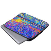 セバスチャンの入り口コットンキャンディースカイ ラップトップスリーブ (正面下部)