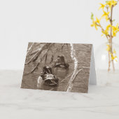 セピアの木のアヒルのドレイクとヘン カード (黄色い花)