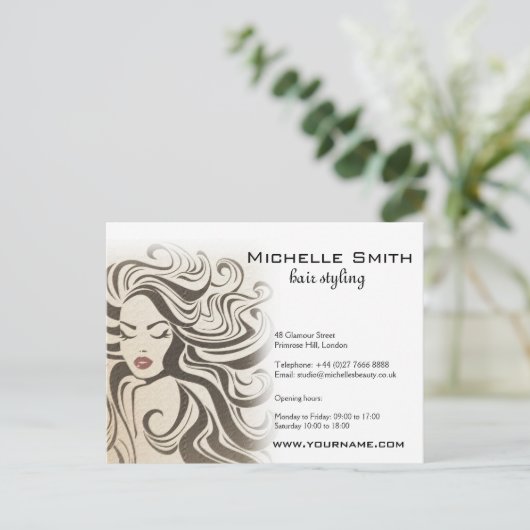 セピアエレガントシックな波型ヘアスタイルヘアスタイルのヘアエクステンション ポストカード (スタンド正面)