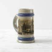 セピア効果のあるヨット。[名前を追加]: ビールジョッキ (正面左)