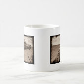 セピア色のアラビア種の雄馬 コーヒーマグカップ (中央)