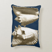 セピア色のコンシュの貝殻 アクセントクッション (裏面(縦))