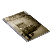 セピア色のノートのイタリアンな通り場面 ノートブック (右側)