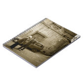 セピア色のノートのイタリアンな通り場面 ノートブック (左側)