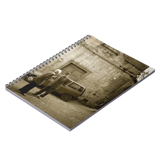 セピア色のノートのイタリアンな通り場面 ノートブック (左側)