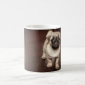 セピア色のパグ子犬 コーヒーマグカップ (中央)