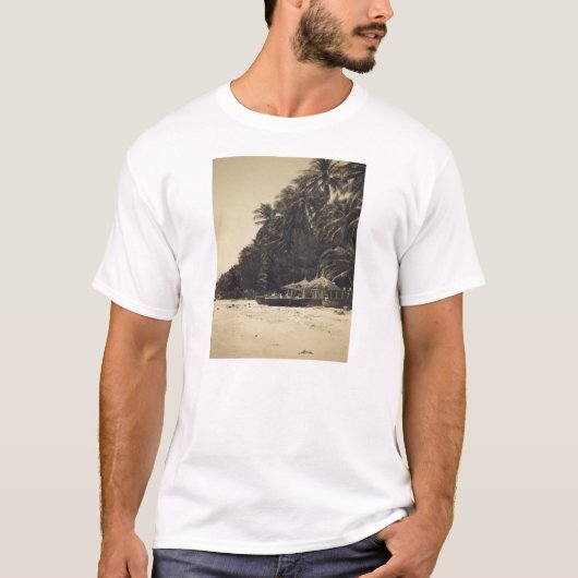 セピア色のビーチのTシャツ Tシャツ (正面)