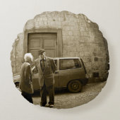 セピア色の円形の装飾用クッションのイタリアンな通り場面 ラウンドクッション (正面)