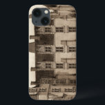 セピア色の調子の美しくフランスのな館 iPhone 13ケース<br><div class="desc">小さい勝利者はこの楽しいセピア色の調子で捕獲される美しくフランスのな館を持って来ます。 この荘厳な領主の邸宅はフランスのな高潔の住宅であり、セピア色フィルターはこの建物の皇族を引き出します。 このプリントが付いているあなたの家に高潔を持って来て下さい!</div>