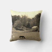 セピア調の花付き茶色の馬の写真 クッション (裏面)